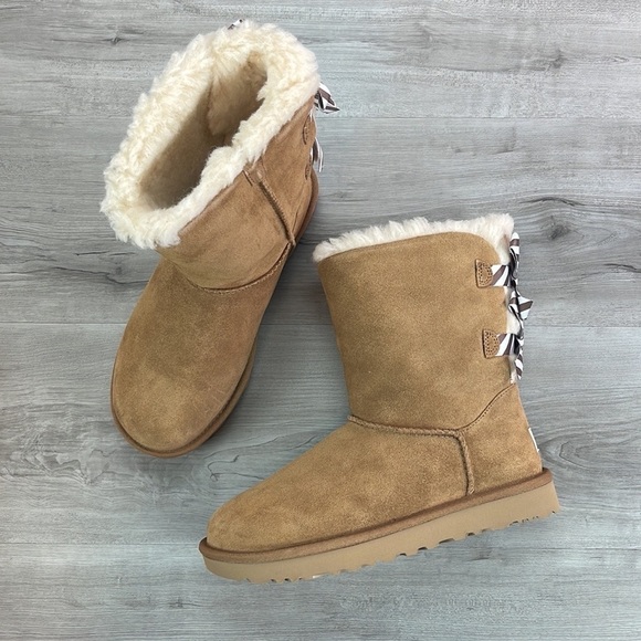 🍁 UGG 🍁 BAILEY BOW DIAGONAL STRIPES BOOYS - Picture 10 of 14